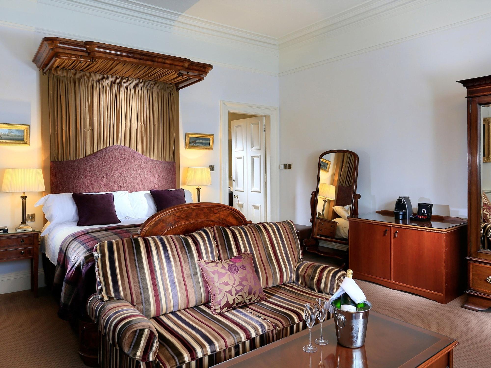 Macdonald Norwood Hall Hotel Aberdeen Buitenkant foto