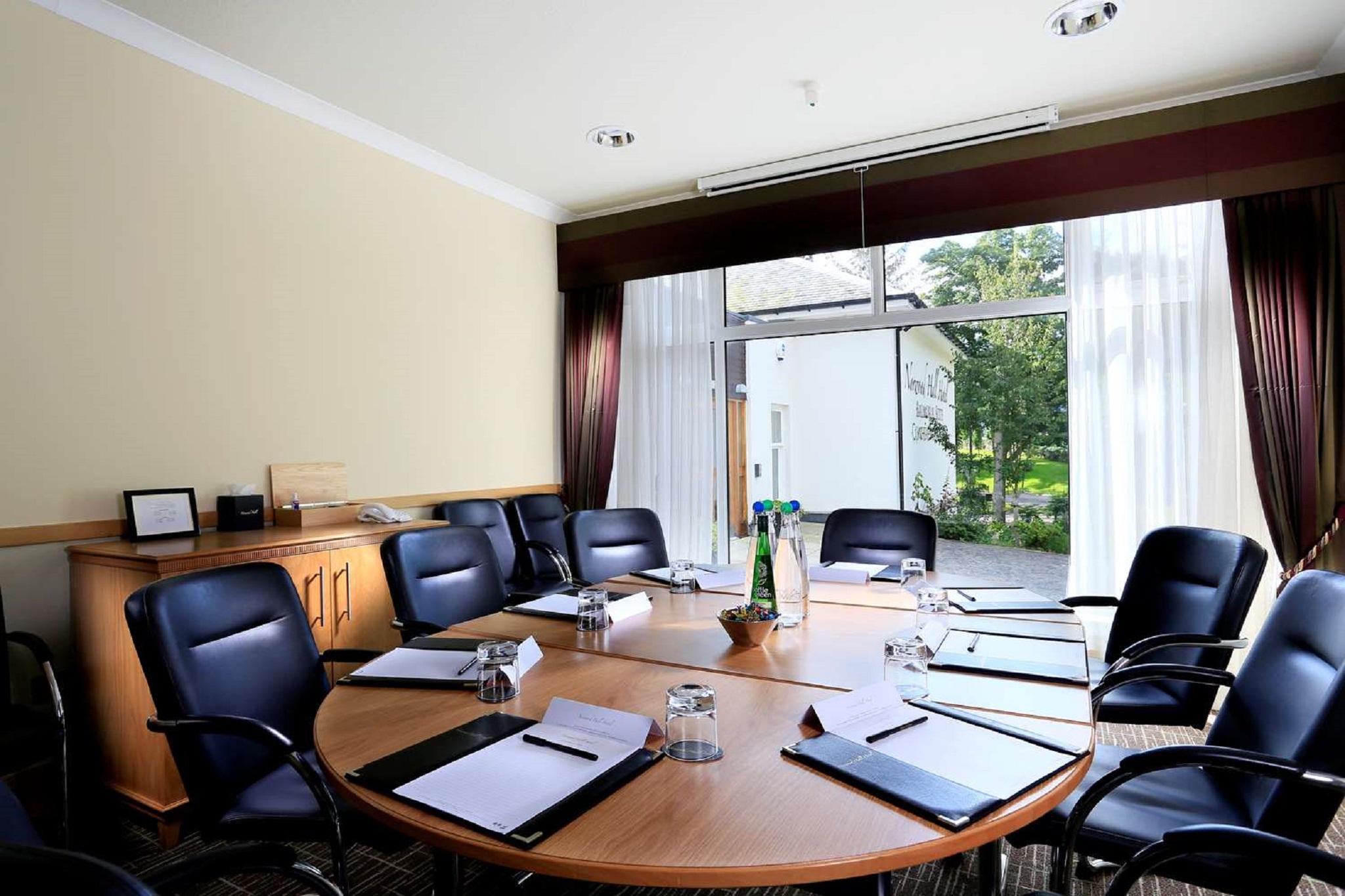 Macdonald Norwood Hall Hotel Aberdeen Buitenkant foto