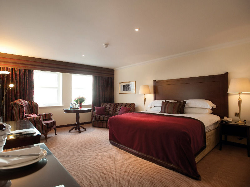 Macdonald Norwood Hall Hotel Aberdeen Buitenkant foto